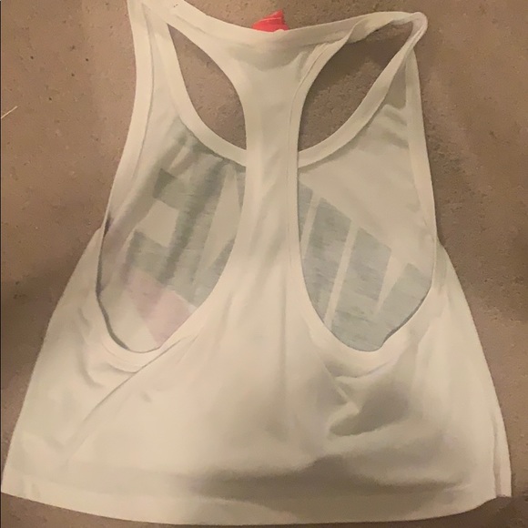 Nike Crop tank - Picture 2 of 3